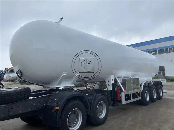 Three-axle 60 Cubic LPG Petroleum Liquefied Gas Semi-trailer